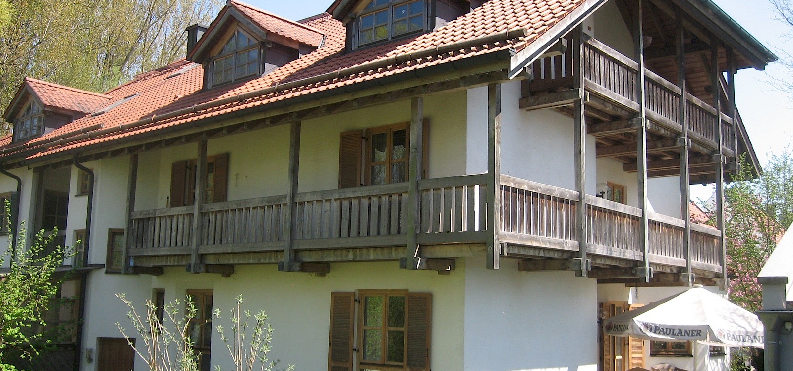 Balkon aus Massivholz